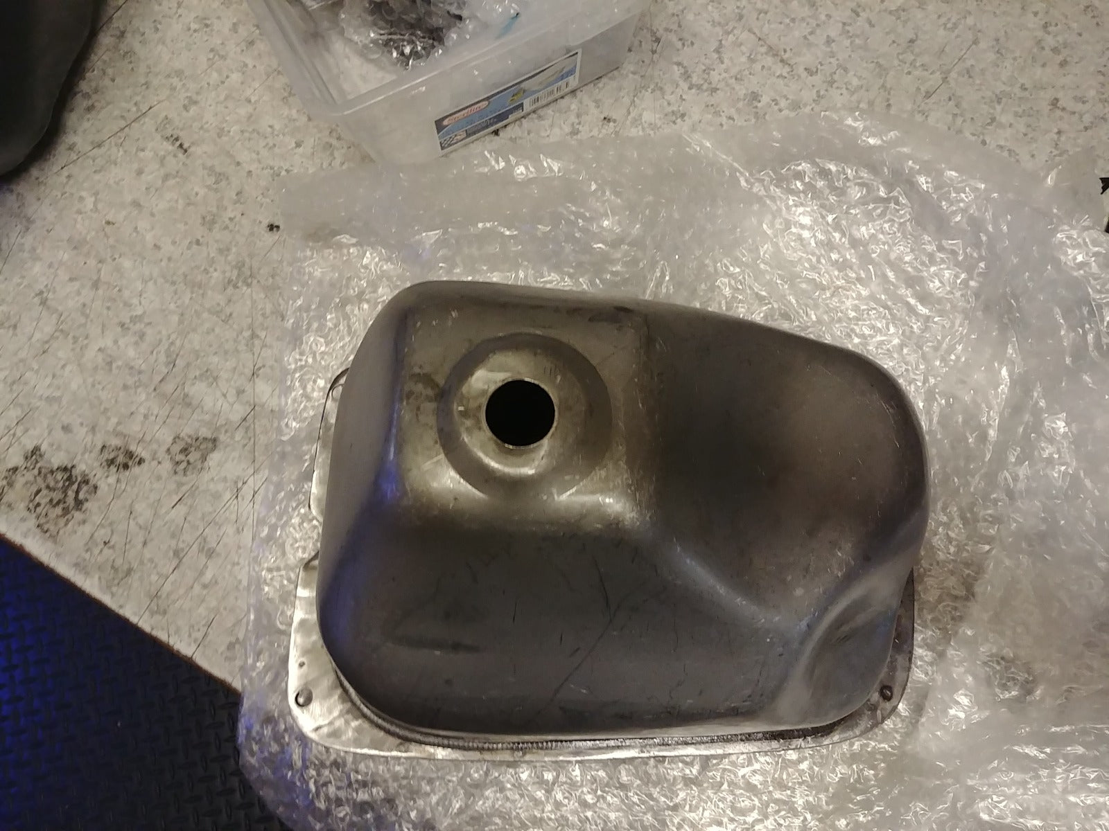 SMALLER STYLE GAS TANK - V5A/V9A 1ST SERIES ONLY 1963-1964