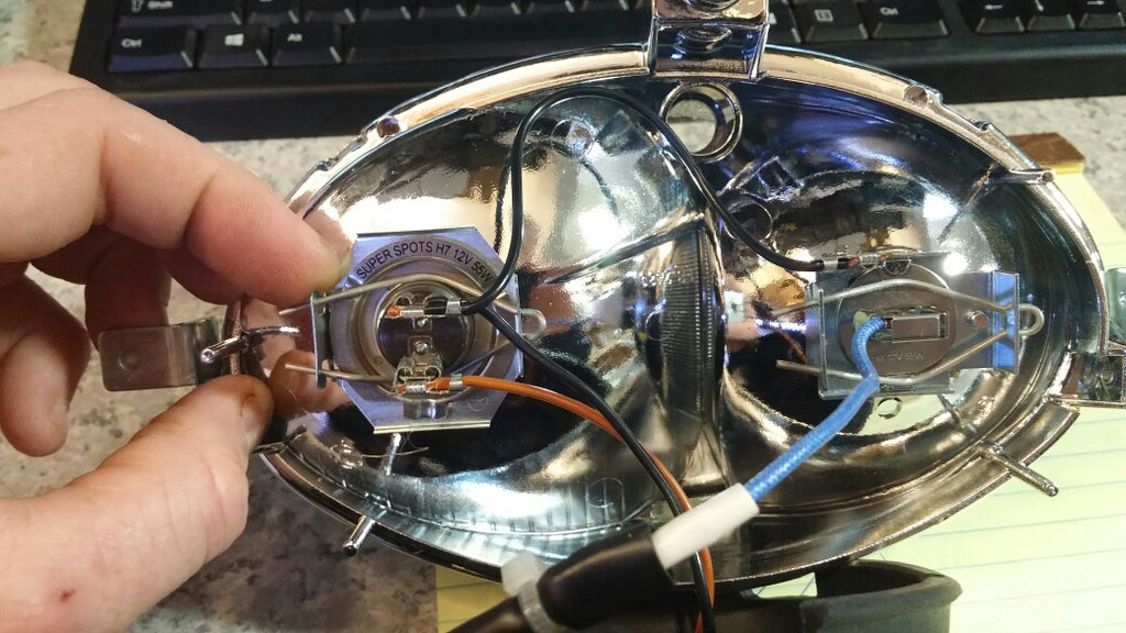 TWIN XENON EURO HEADLIGHT ASSEMBLY (WITH BULBS AND MODIFIED WIRING HARNESS) ET4/LT150