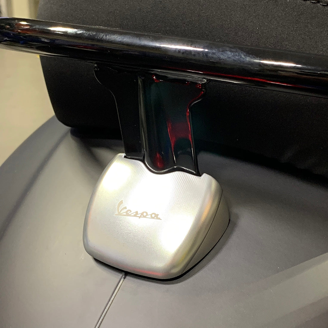 VESPA RIZOMA ALUMINIUM GRAB RAIL CAP VESPA GTS 2006-2019 **CLOSEOUT**
