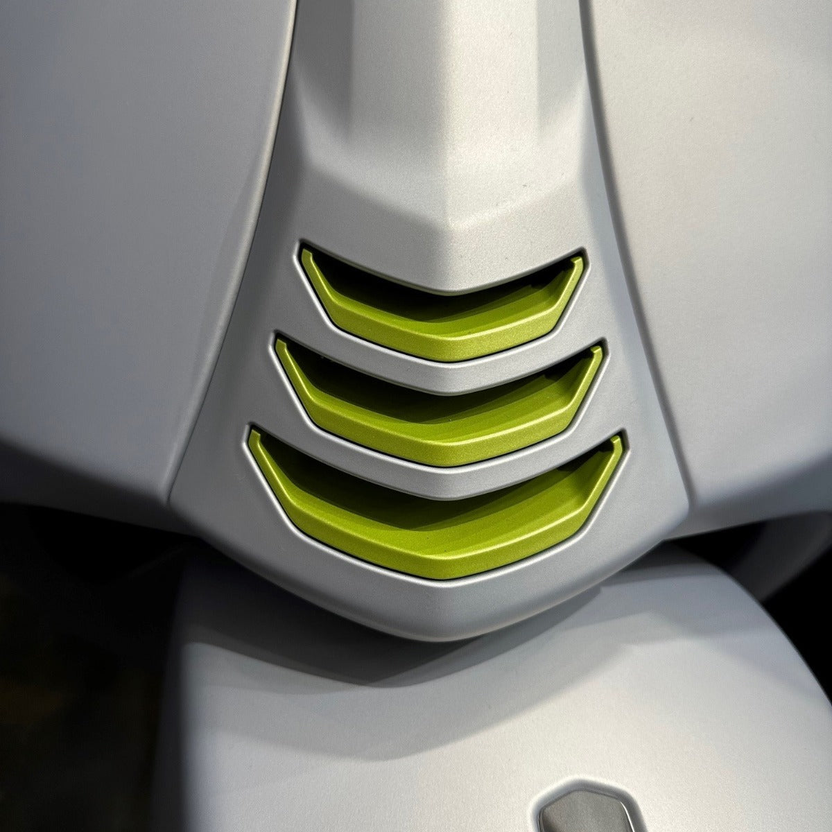 LIME GREEN GRILL CHEVRON FOR HORN COVER VESPA GTS310 GTS300 SUPERTECH HPE2 2023-