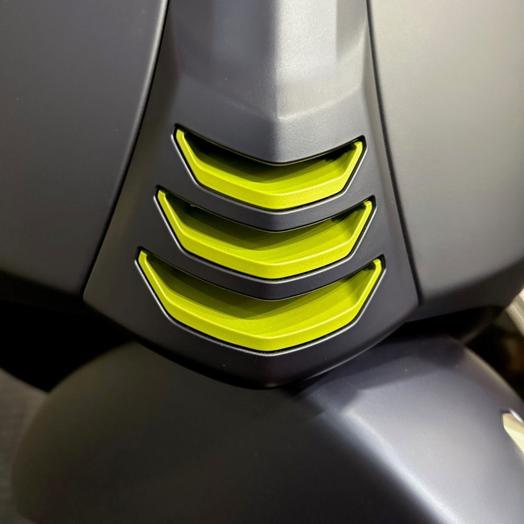 LIME GREEN GRILL CHEVRON FOR HORN COVER VESPA GTS310 GTS300 SUPERTECH HPE2 2023-