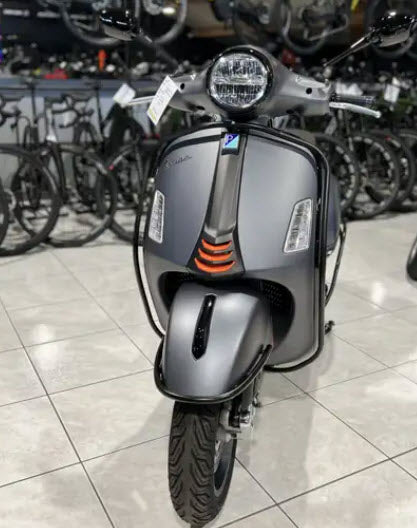 **BLACK** FRONT CRASH BARS ORIGINAL PIAGGIO **REQUIRES DRILLING HORN COVER** (1B010552) VESPA GTS GTV HPE2  2023-