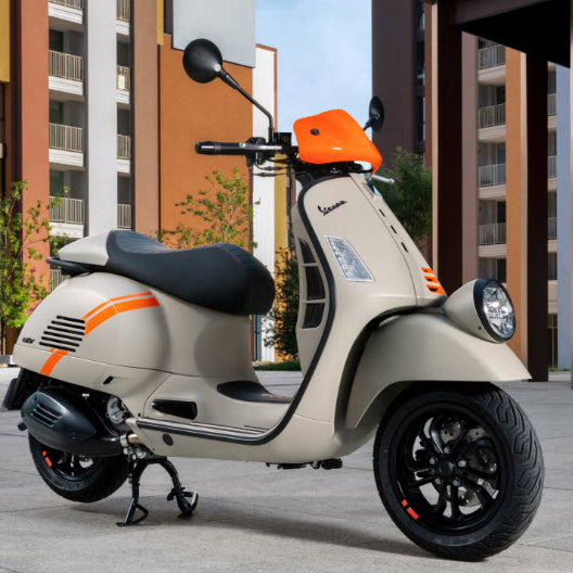 ORANGE FLY/WIND SCREEN SPOILER GTV HPE2 2024- (1B010971000A17)
