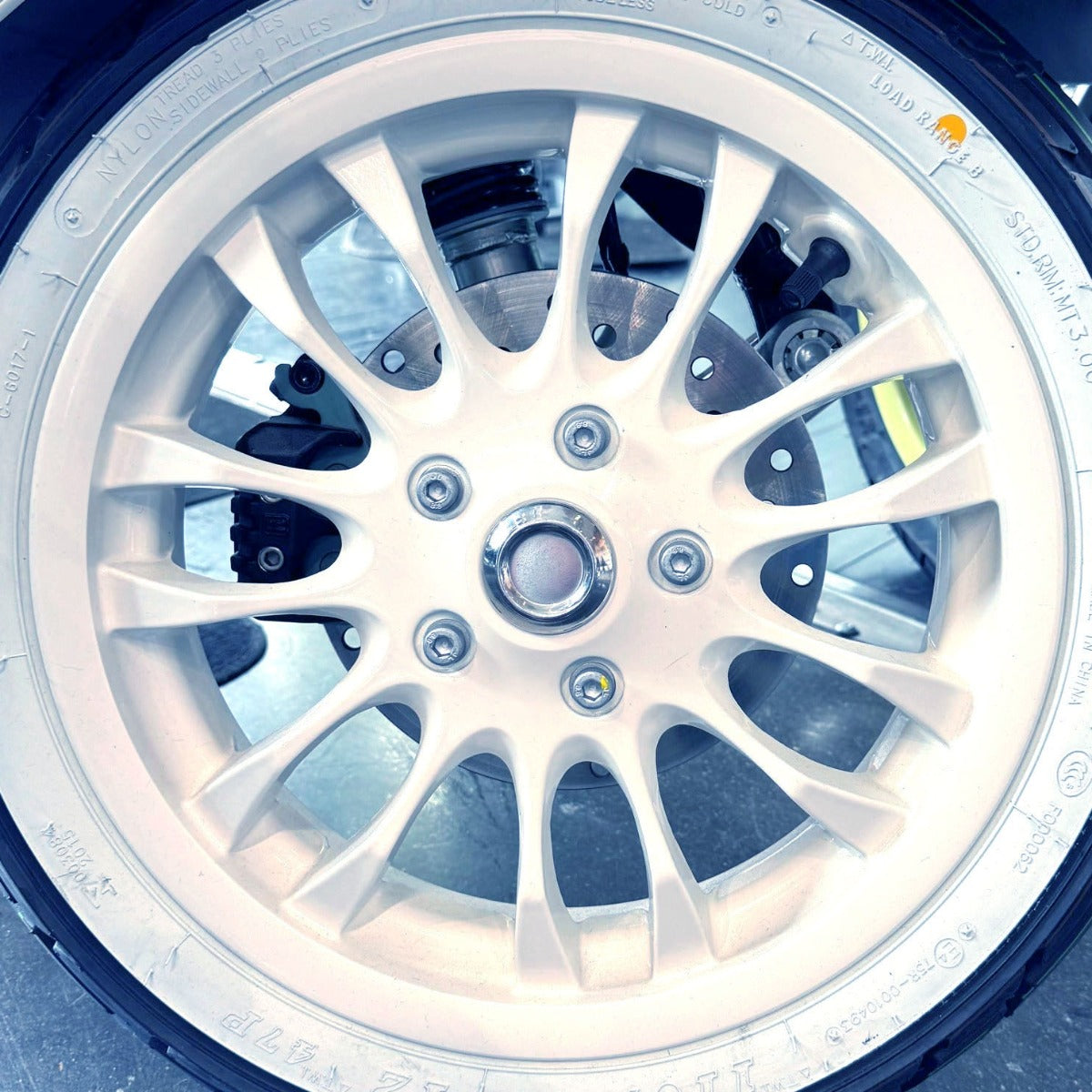 WHITE FRONT WHEEL 12" VESPA JUSTIN BIEBER SPRINT