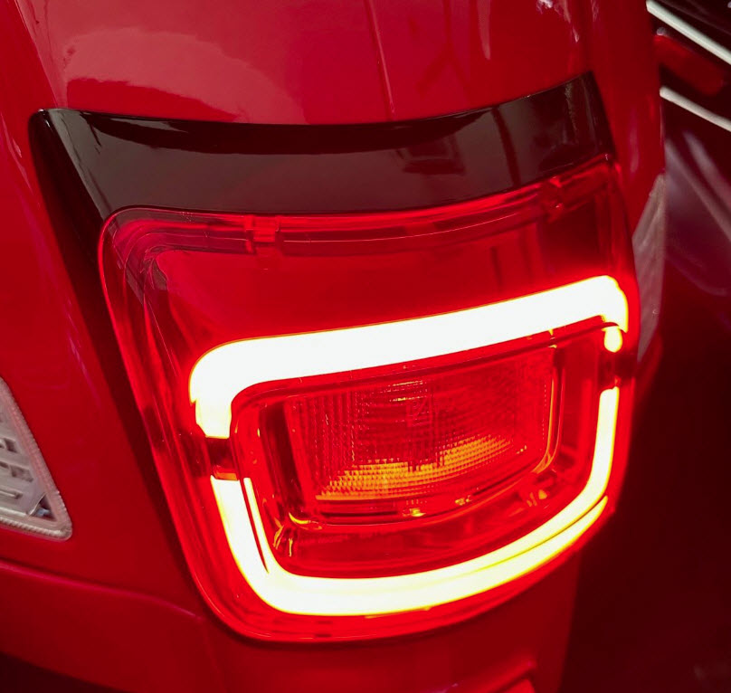 LED TAILLIGHT ASSEMBLY W/BLACK BEZEL VESPA GTS 300 HPE2 2023-