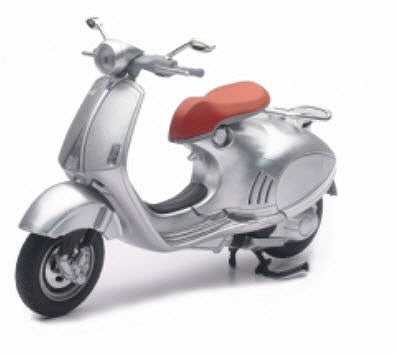 1/12 SCALE VESPA 946 DIECAST TOY IN METALLIC SILVER NEWRAY