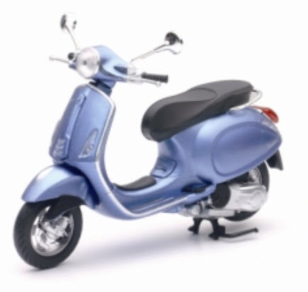 1/12 SCALE VESPA PRIMAVERA DIECAST TOY IN METALLIC LIGHT BLUE NEWRAY