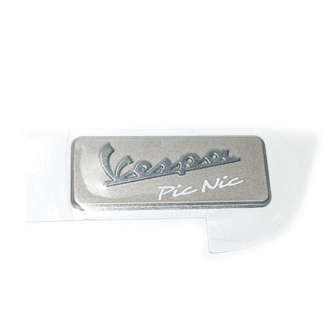 "PICNIC" BADGE EMBLEM VESPA PRIMAVERA