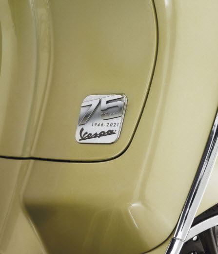 BADGE "75th" VESPA EMBLEM GTS HPE VESPA PRIMAVERA