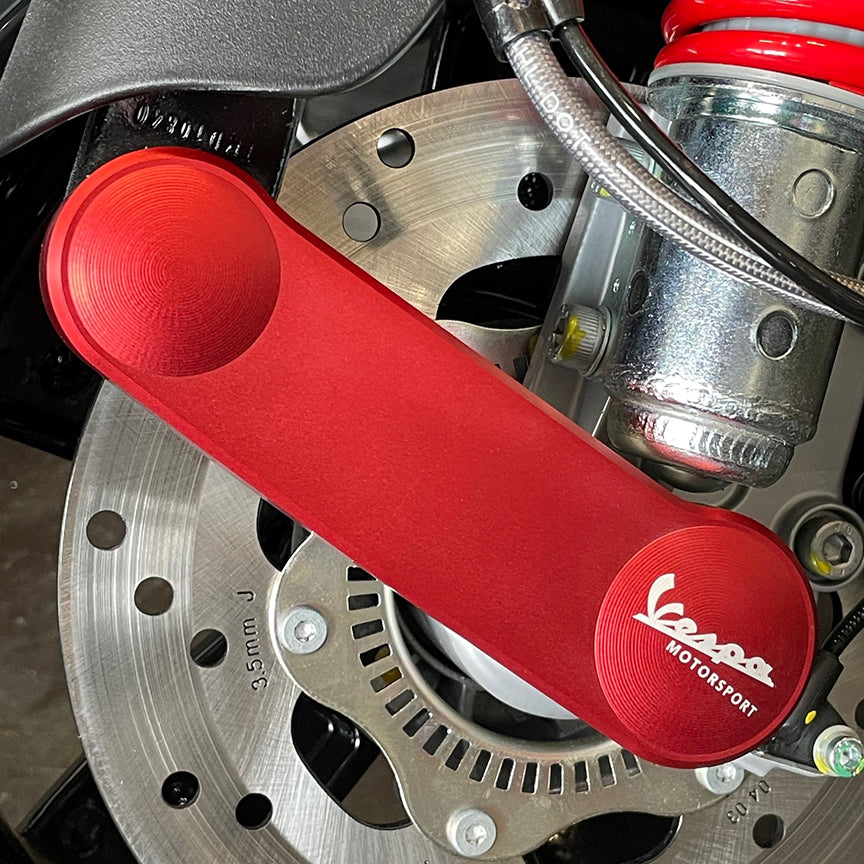 RED CNC ALUMINUM SUSPENSION FORK SWING ARM SPINDLE COVER VESPA MOTORSPORT 2001-2014 & 2017-CURRENT GTS SPRINT PRIMAVERA