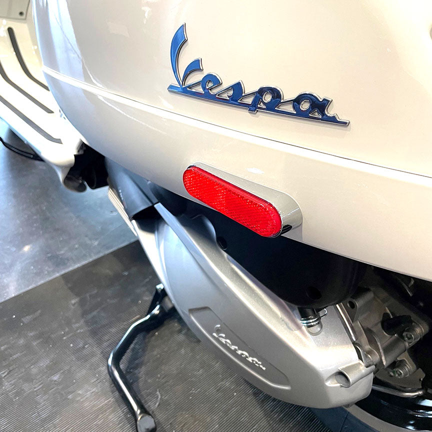 LH LEFT REAR FENDER REFLECTOR RED MODERN VESPA (EXCLUDING VESPA S) (58232R)