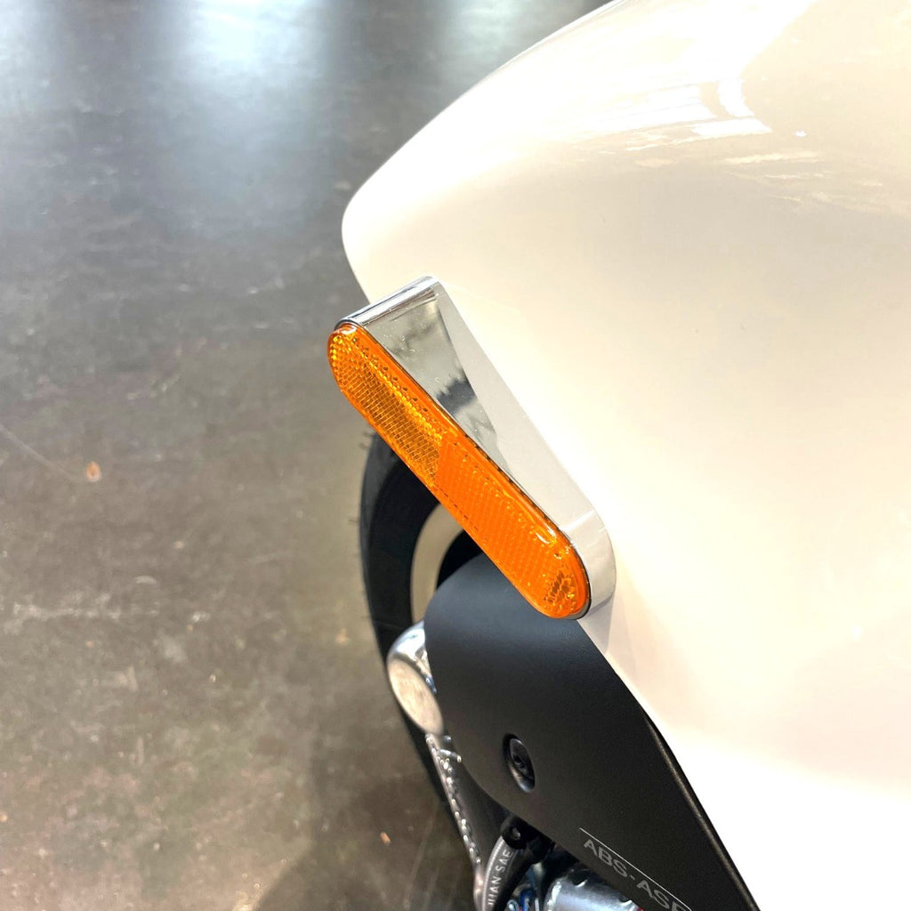 ORIGINAL FRONT LEFT LH REFLECTOR FOR MOST MODERN VESPA/PIAGGIO MODELS (ET-LX-GTS-HPE-HPE2 ) (1B006553 1B01015545)