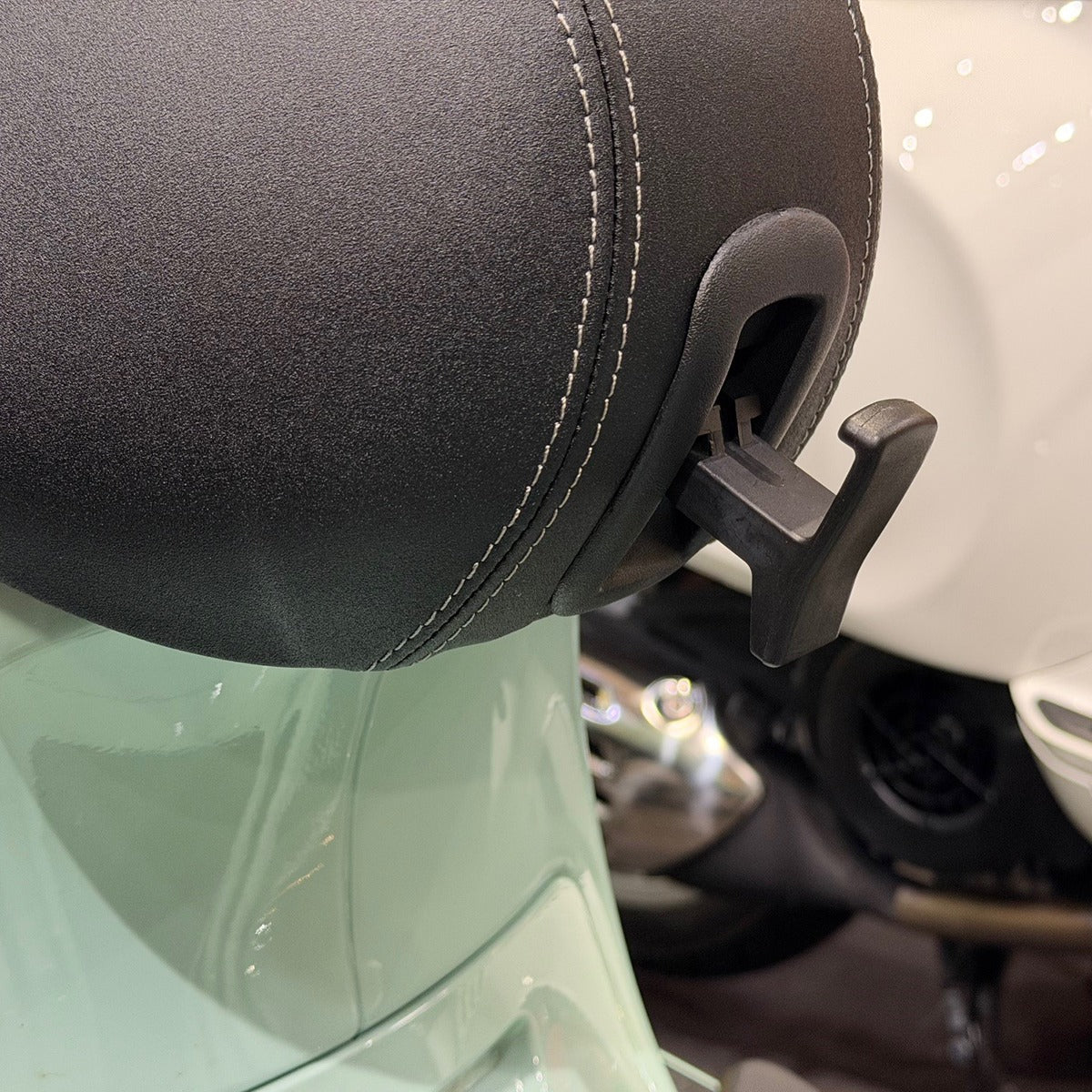 LOWERED SEAT BLACK VESPA PRIMAVERA & SPRINT 150 ORIGINAL VESPA (5A001512) **SUPER SALE**