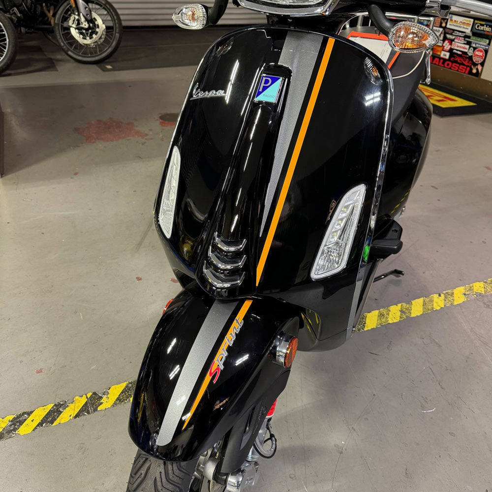 VESPA GRAPHICS RACING STRIP KIT SPORT SPRINT GREY/ORANGE FITS PRIMAVERA OR SPRINT MODELS