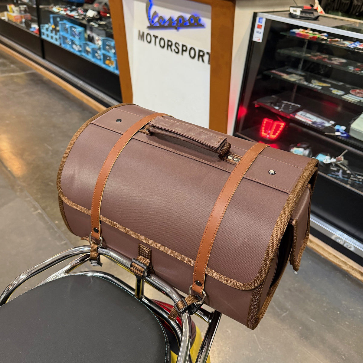 *BROWN* ROLL BAG VESPA PRIMAVERA SPRINT GTS300-GTS310 **SCOOTERWEST EXCLUSIVE**