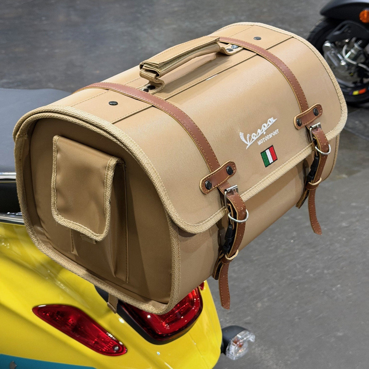 *TAN* ROLL BAG VESPA PRIMAVERA SPRINT GTS300-GTS310 **SCOOTERWEST EXCLUSIVE**