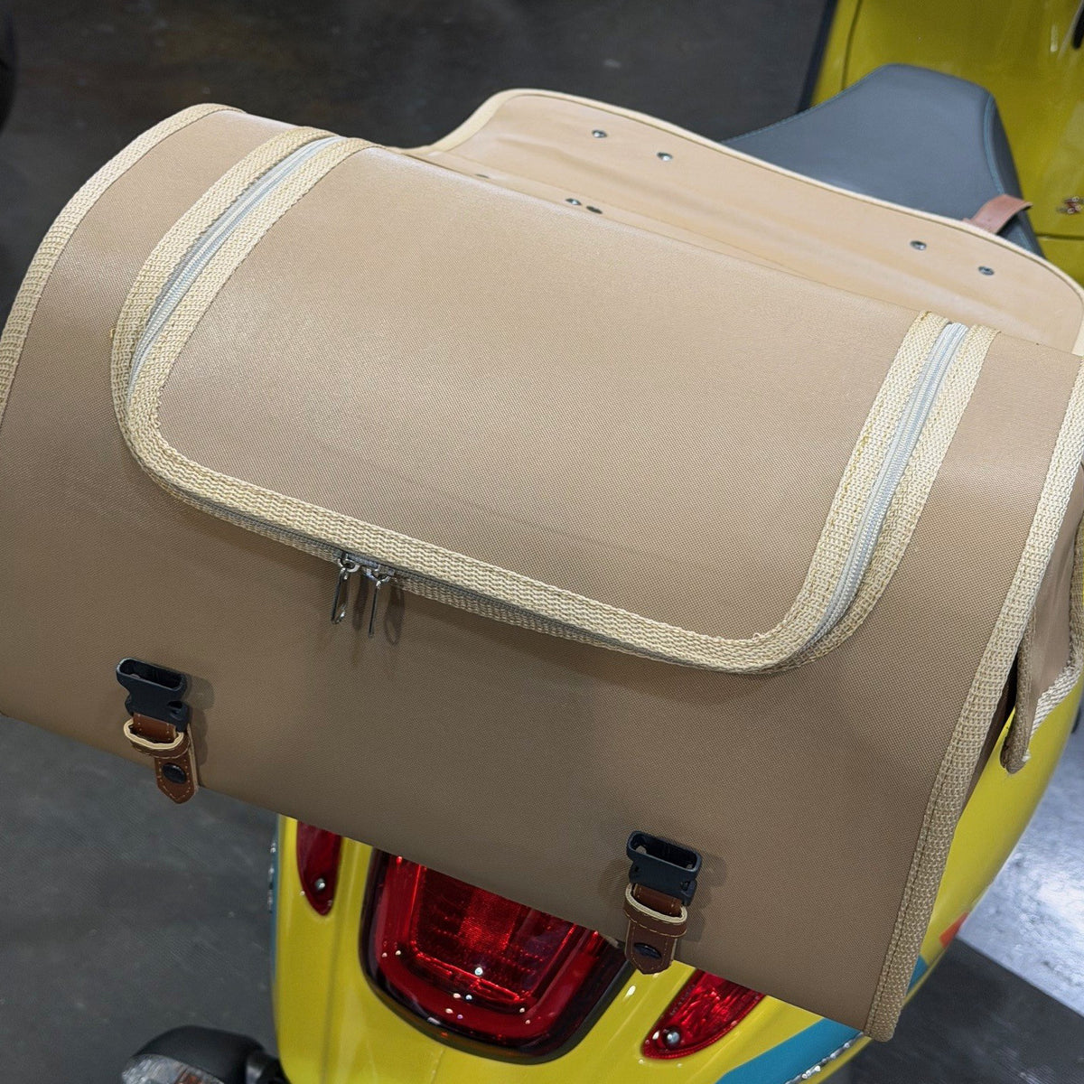 *TAN* ROLL BAG VESPA PRIMAVERA SPRINT GTS300-GTS310 **SCOOTERWEST EXCLUSIVE**