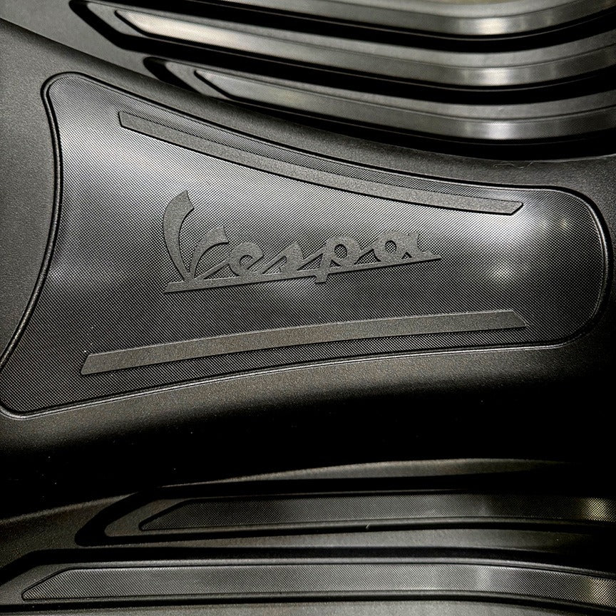 BLACK FLOORMAT OEM VESPA PRIMAVERA SPRINT 2024- (1B011402)