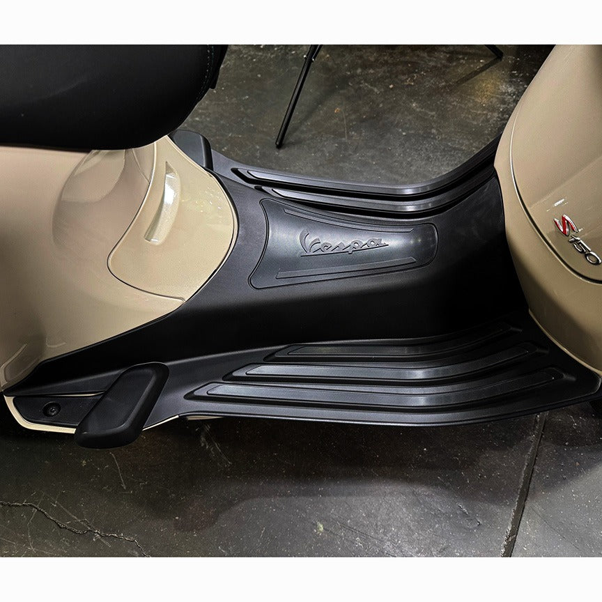 BLACK FLOORMAT OEM VESPA PRIMAVERA SPRINT 2024- (1B011402)