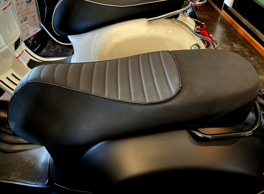 COMPLETE SEAT NOTTE VESPA GTS **BLACK W/BLACK PIPING**  (1B004499000C2)