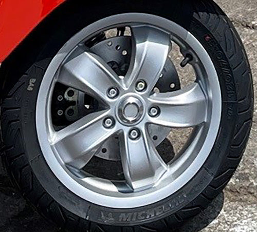 FRONT WHEEL RIM *SILVER* VESPA GTS HPE 2021