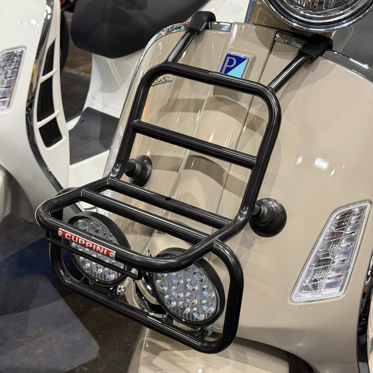 *BLACK* CUPPINI RALLY STYLE FRONT FIXED RACK WITH SPOT LIGHTS VESPA GTS SUPER 300 HPE2 GTS310