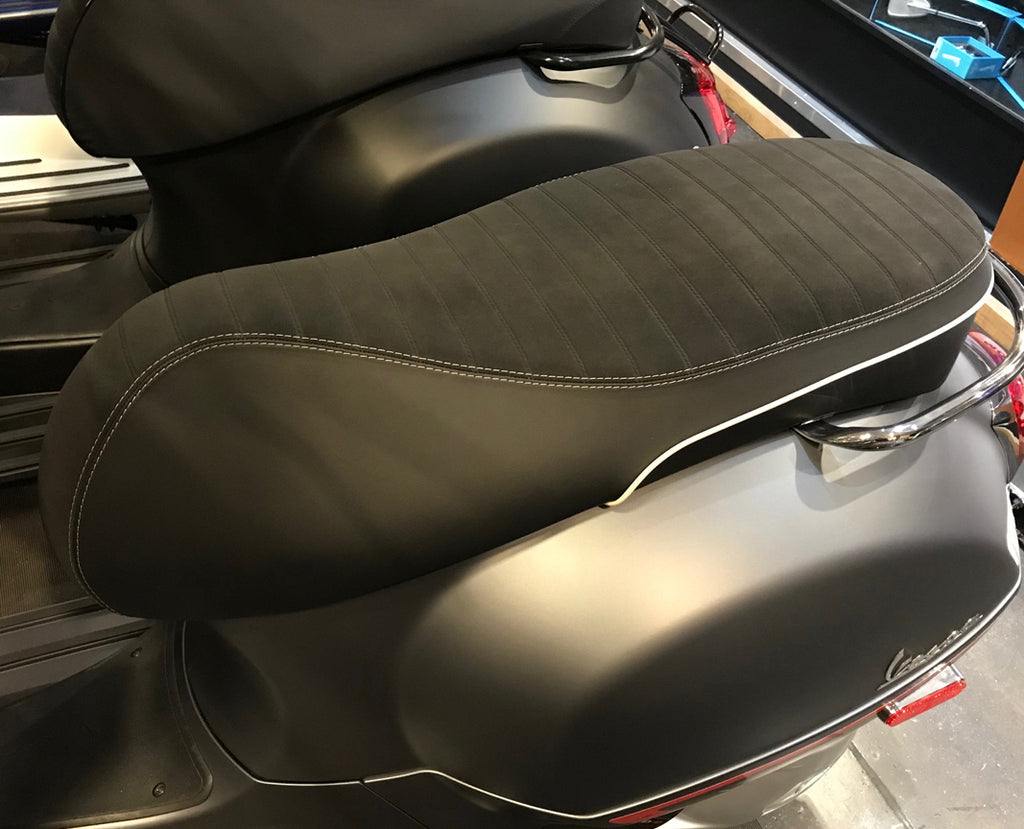 COMPLETE SEAT HPE GTS SUPERSPORT 300 **TEXTURED BLACK  PLEATS W/WHITE PIPING** 2015-2020 (1B006393000C1)