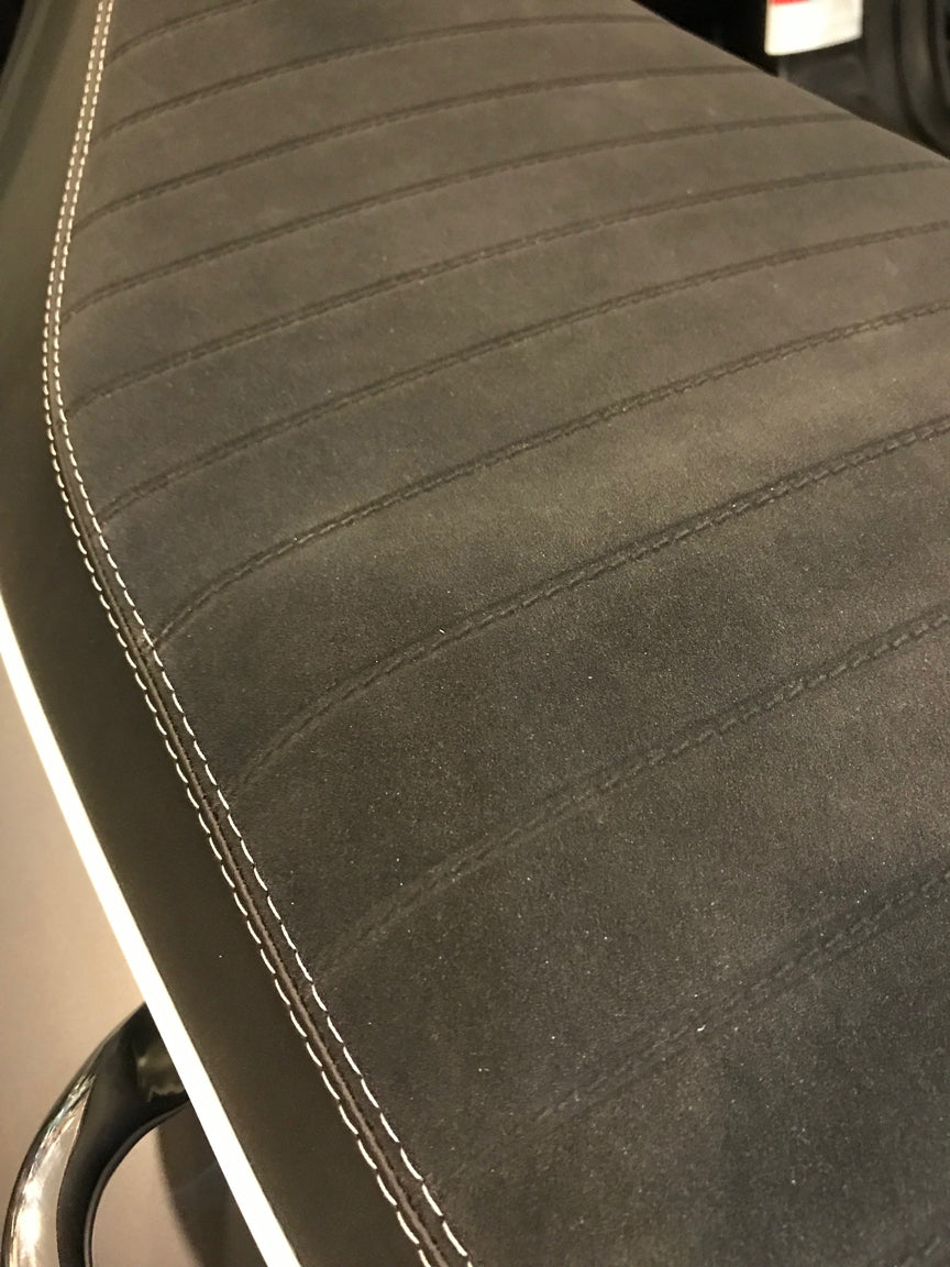 COMPLETE SEAT HPE GTS SUPERSPORT 300 **TEXTURED BLACK  PLEATS W/WHITE PIPING** 2015-2020 (1B006393000C1)