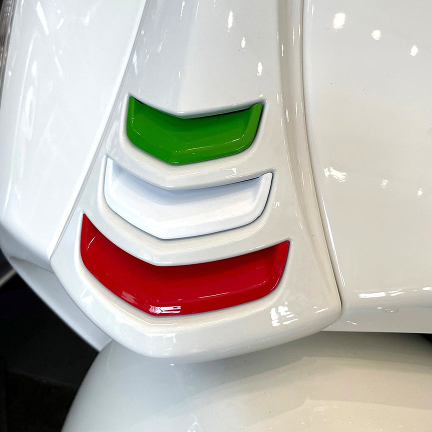 PRIMAVERA/SPRINT HORN COVER GRILL ITALIAN FLAG COLORS SET OF 3 VESPA (MV500090I) 2018-2023