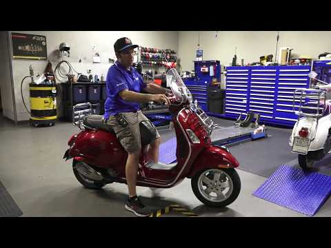 ORIGINAL VESPA SMALL CLEAR SPORT FLYSCREEN (WINDSHIELD) FOR GT200, GTS 250, GTS 300, AND GTS HPE 2005-2022