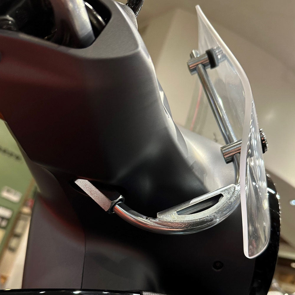 OEM SMALL VESPA FLYSCREEN WINDSHIELD VESPA GTS 310 HPE2 2023 (1B010570 1B010107)