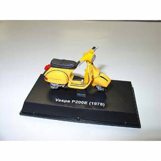 VESPA P200E TOY IN YELLOW 1:32 SCALE NEWRAY