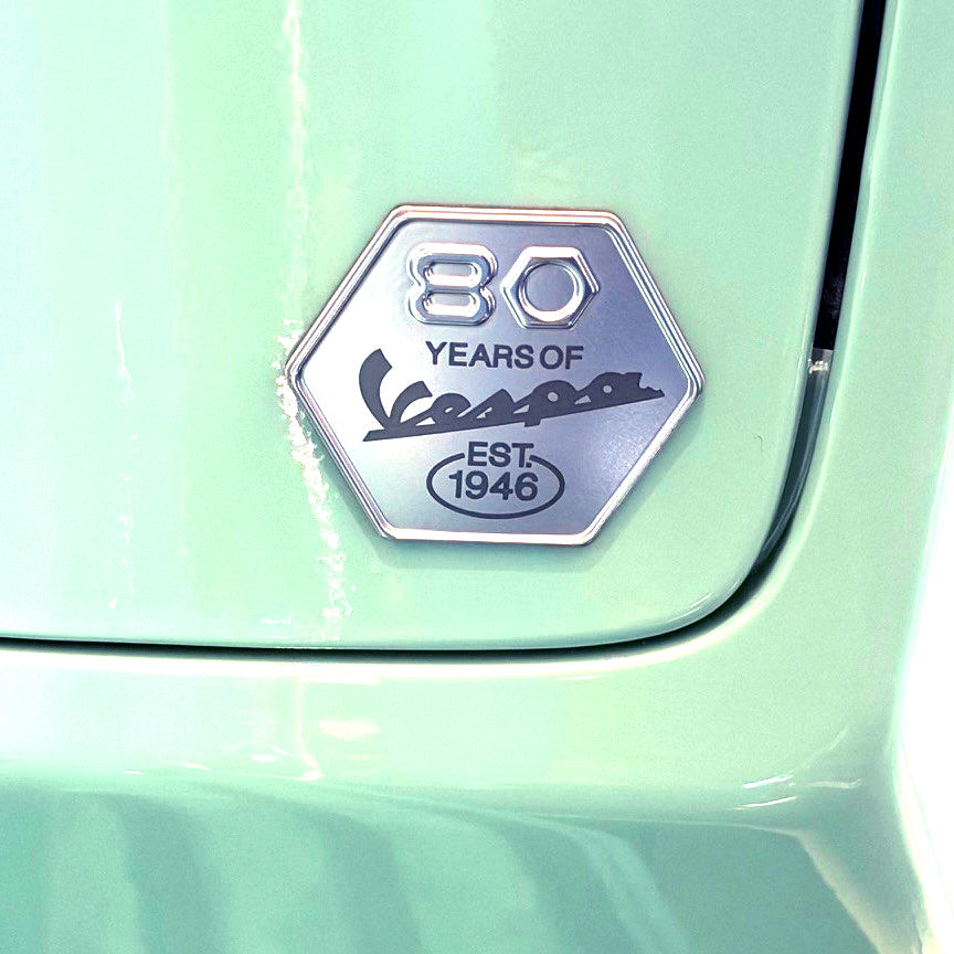 SILVER HEXAGON BADGE EMBLEM GLOVE BOX FOR 80TH EDITION VESPA GTS310 AND PRIMAVERA
