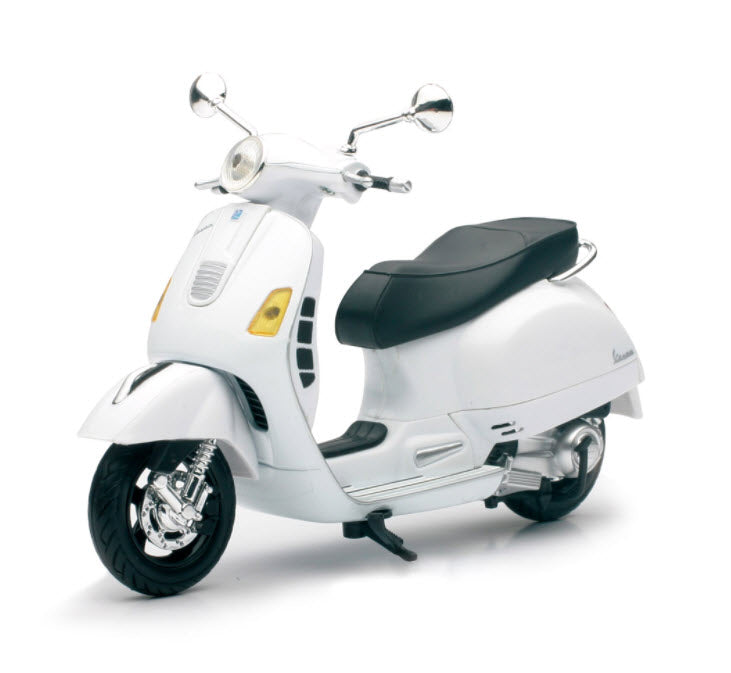 VESPA GTS SUPER 300 MONTE BIANCO INNOCENZA WHITE 1:12 SCALE MODEL NEWRAY