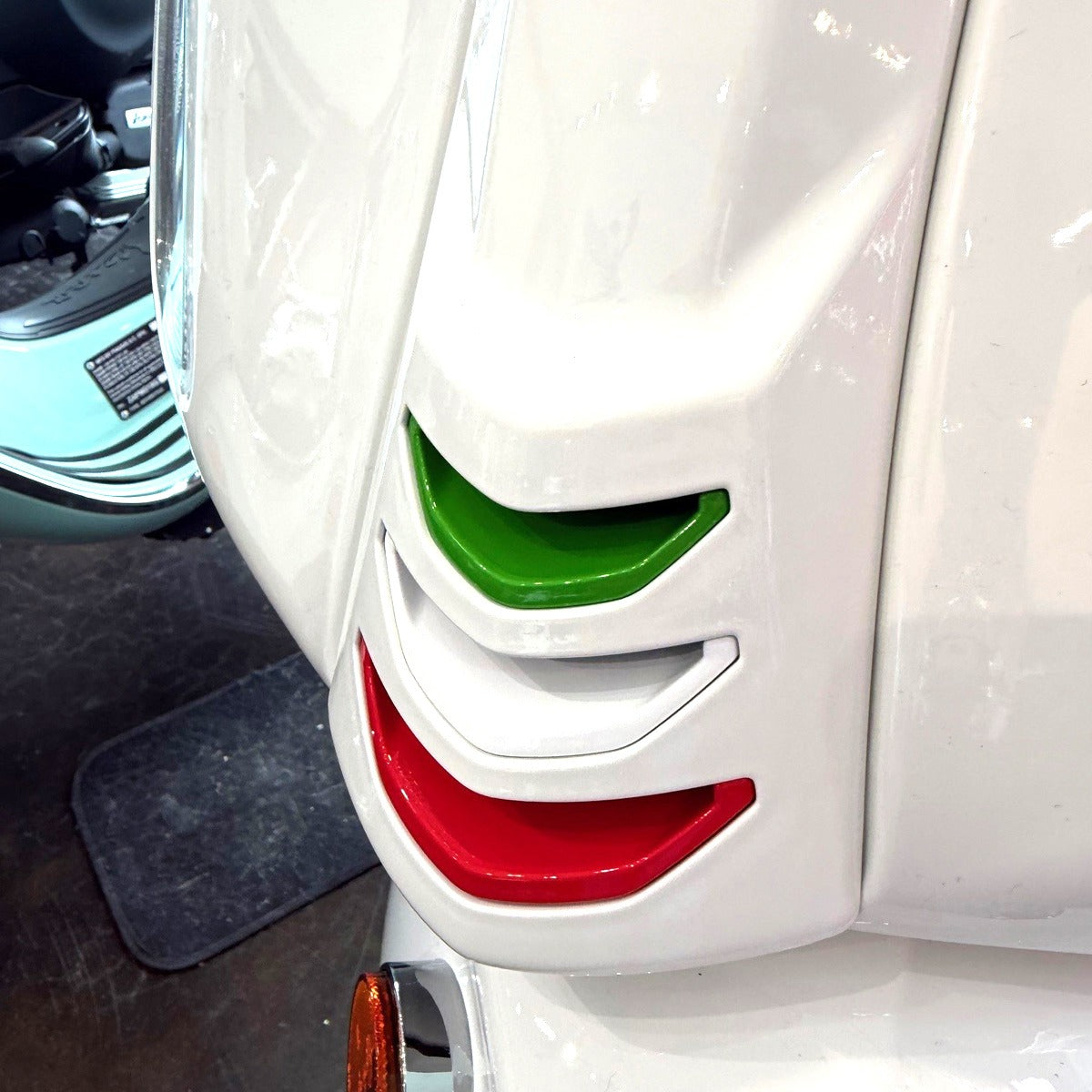 *ITALY TRE COLORI* GRILL CHEVRON FOR HORN COVER - VESPA PRIMAVERA SPRINT 50 150 2024-