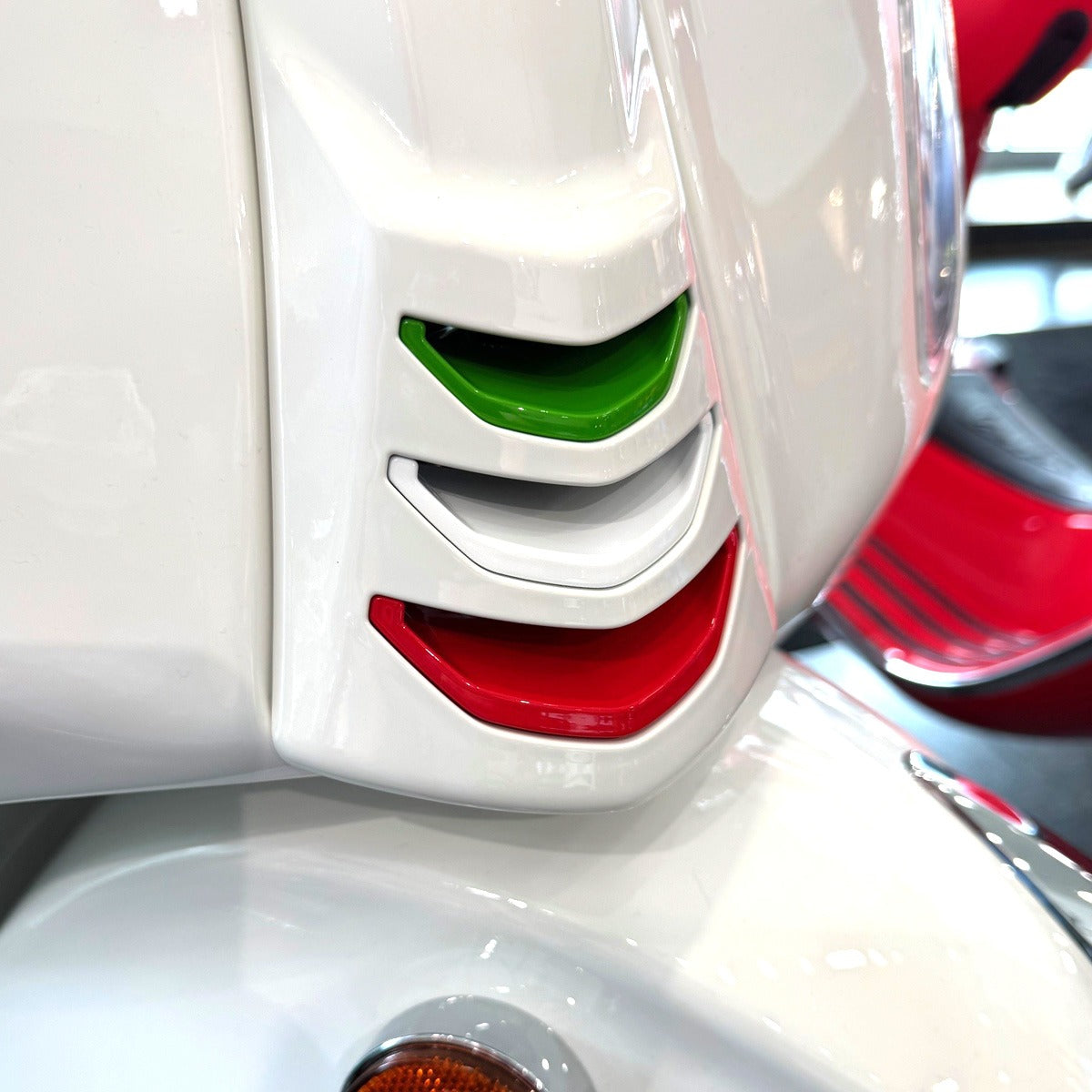 *ITALY TRE COLORI* GRILL CHEVRON FOR HORN COVER - VESPA PRIMAVERA SPRINT 50 150 2024-